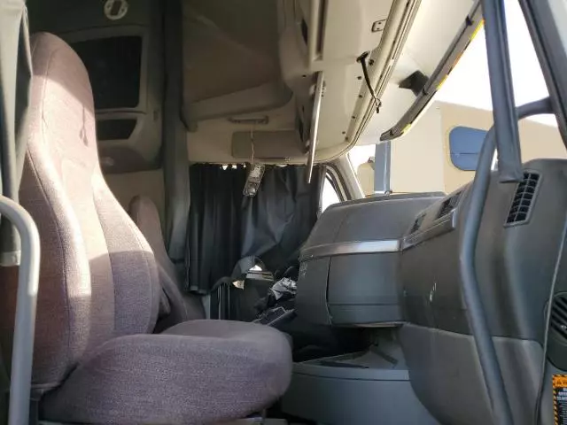 2019 Volvo VN Semi Truck