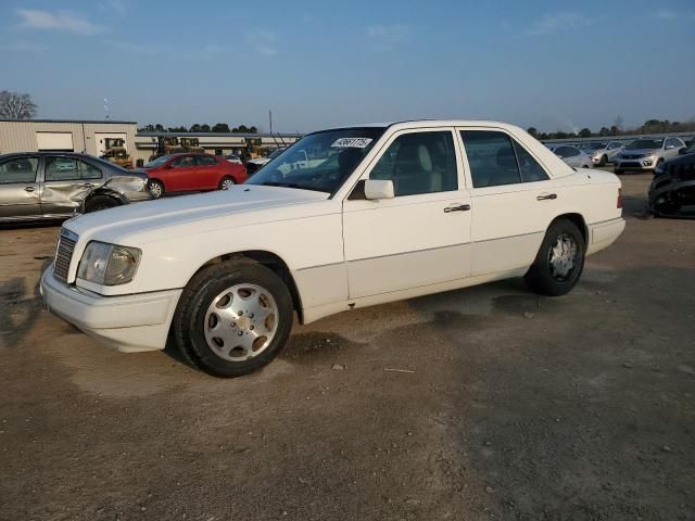 1995 Mercedes-Benz E 320 Base