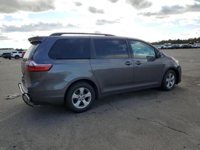 2017 Toyota Sienna LE