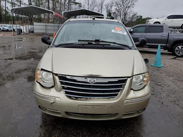 2005 Chrysler Town & Country Limited