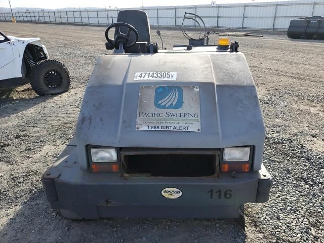 2000 Other Heavy Equipment Sweeper