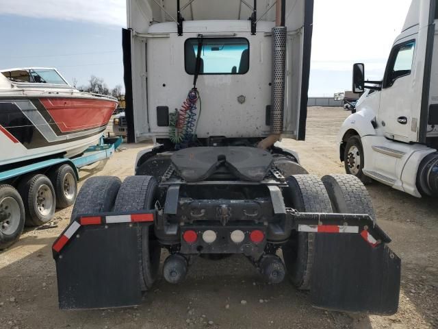 2014 Kenworth Construction T680