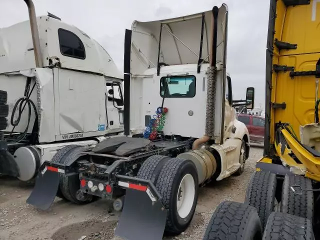 2014 Kenworth Construction T680