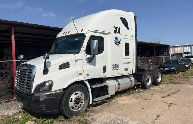 2016 Freightliner Cascadia 113