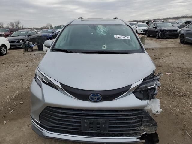 2021 Toyota Sienna XLE