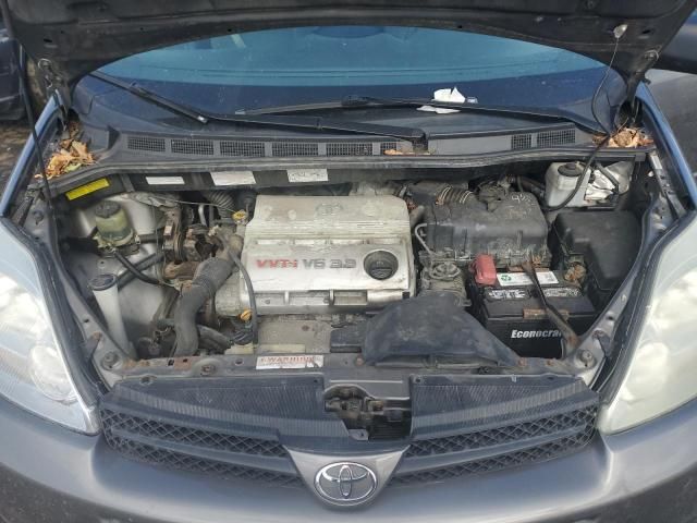 2004 Toyota Sienna LE