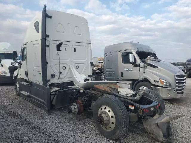 2022 Freightliner Cascadia 126