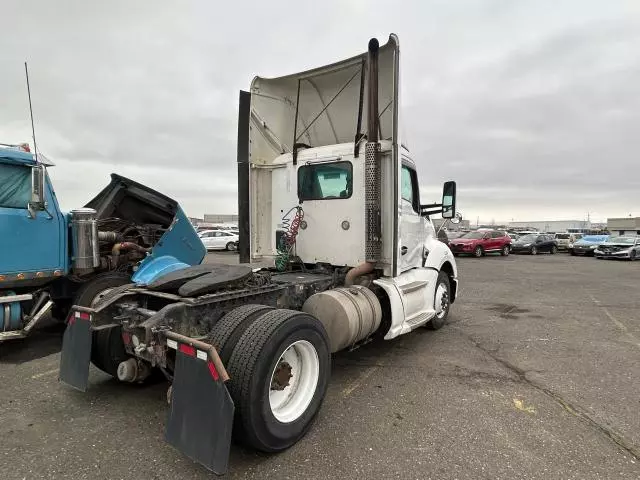 2014 Kenworth Construction T680