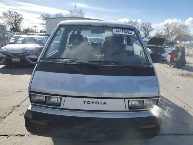 1985 Toyota Van Wagon Cargo