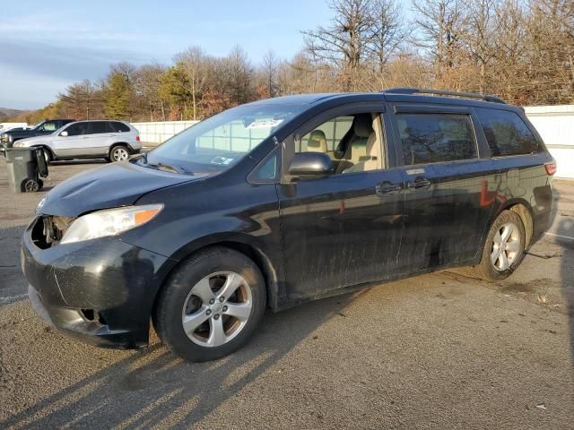 2016 Toyota Sienna LE