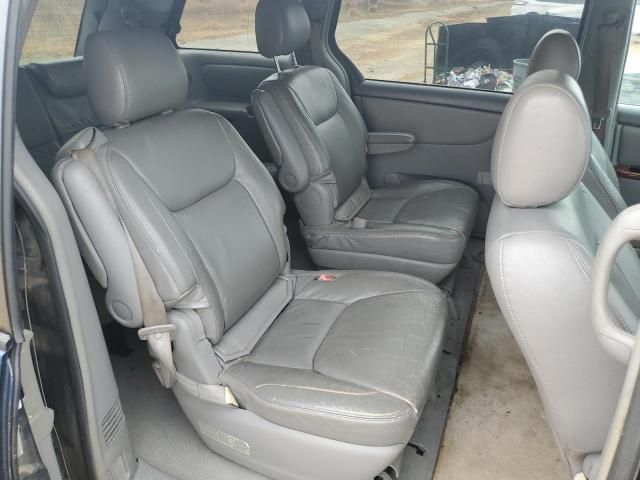 2004 Toyota Sienna XLE