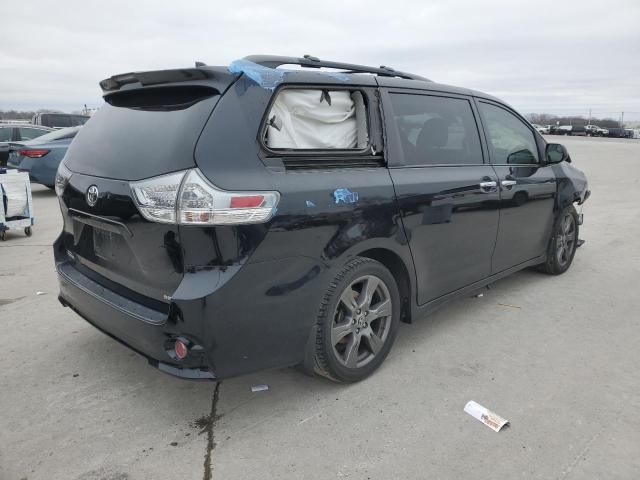 2020 Toyota Sienna SE