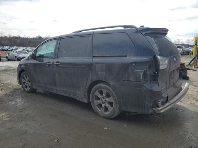 2019 Toyota Sienna SE