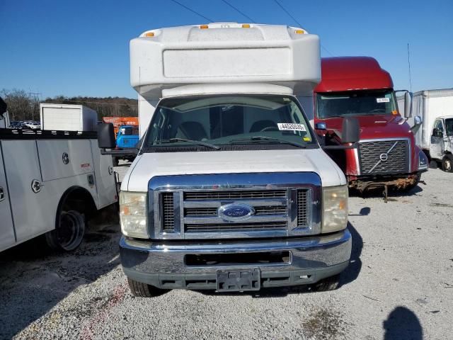 2008 Ford Econoline E450 Super Duty Cutaway Van