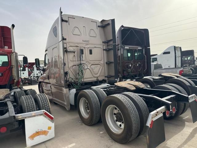 2014 Freightliner Cascadia 125