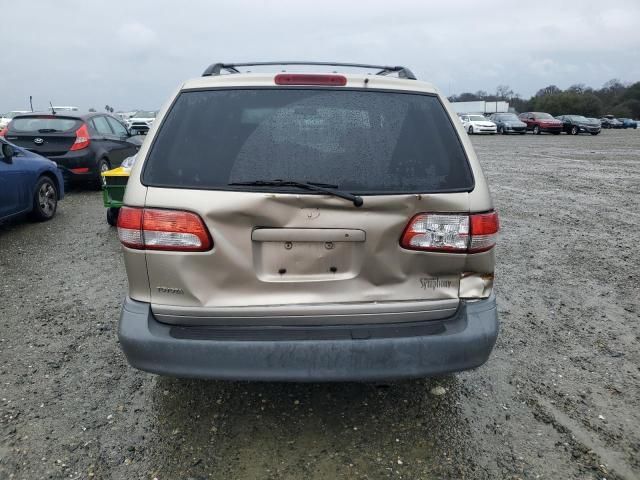 2003 Toyota Sienna LE