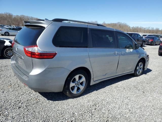 2018 Toyota Sienna LE