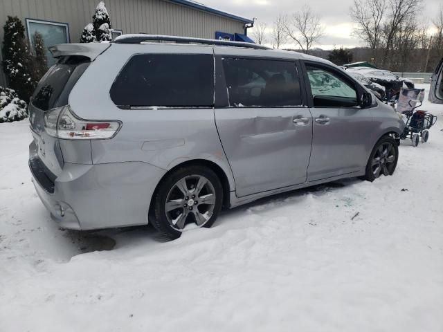 2016 Toyota Sienna SE