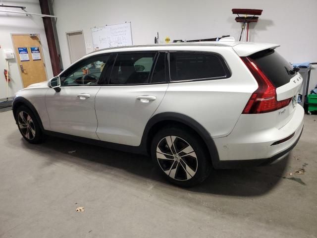 2024 Volvo V60 Cross Country Plus