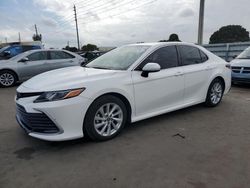 Carros salvage sin ofertas aún a la venta en subasta: 2021 Toyota Camry LE