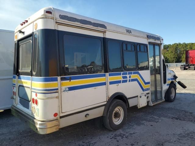 2013 Ford Econoline E350 Super Duty Cutaway Van