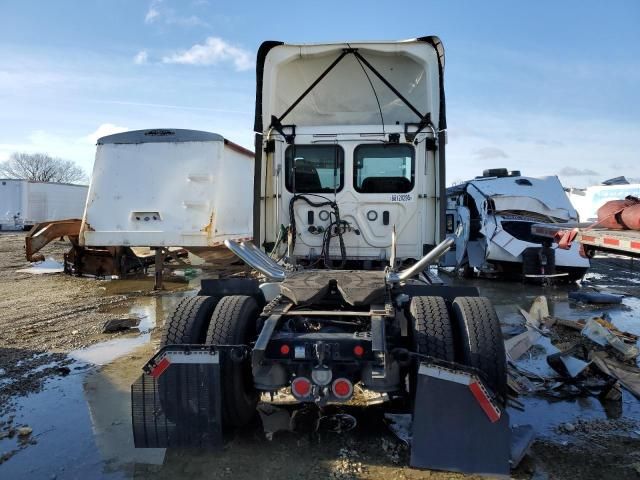 2020 Freightliner Cascadia 116