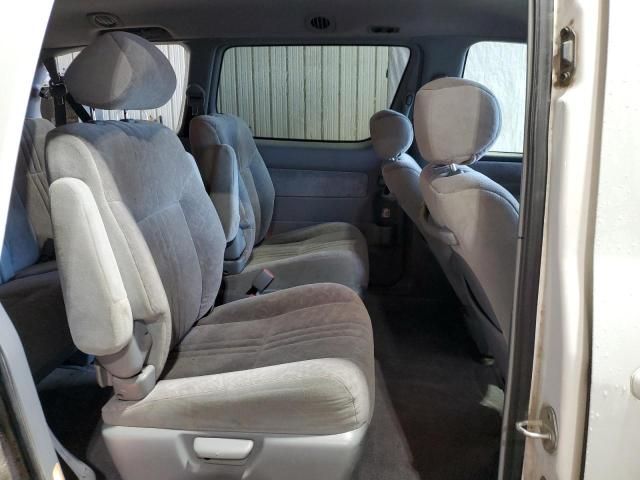 1999 Toyota Sienna LE