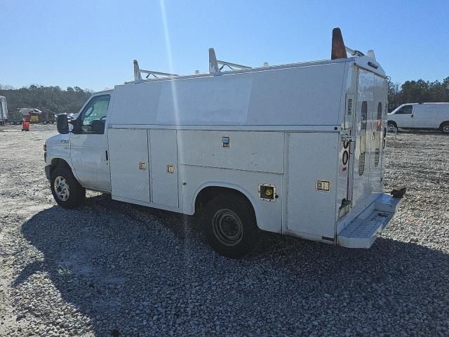 2012 Ford Econoline E350 Super Duty Cutaway Van