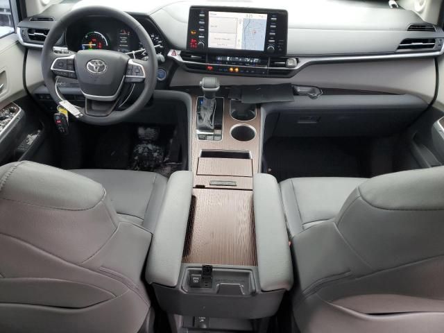 2023 Toyota Sienna XLE