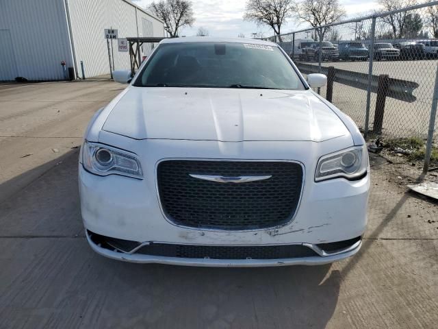 2016 Chrysler 300 Limited