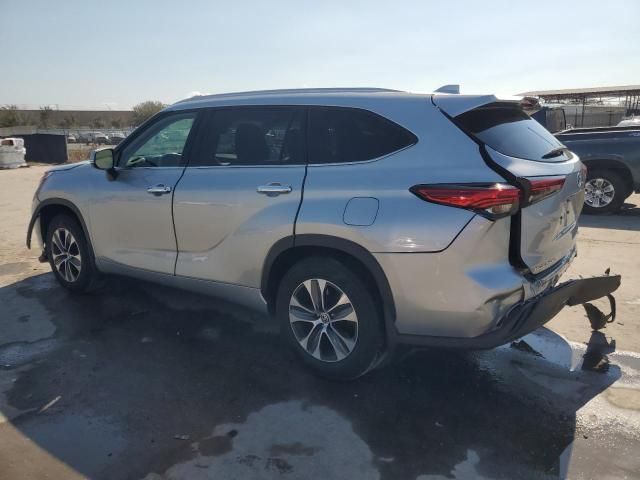 2022 Toyota Highlander Hybrid XLE