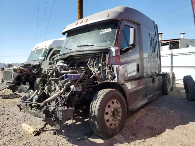 2020 Freightliner Cascadia 126