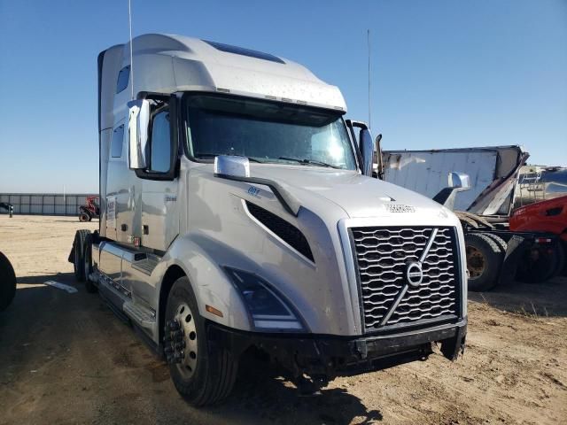 2020 Volvo VNL Semi Truck