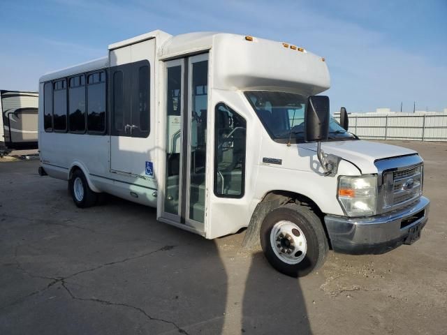 2012 Ford Econoline E450 Super Duty Cutaway Van