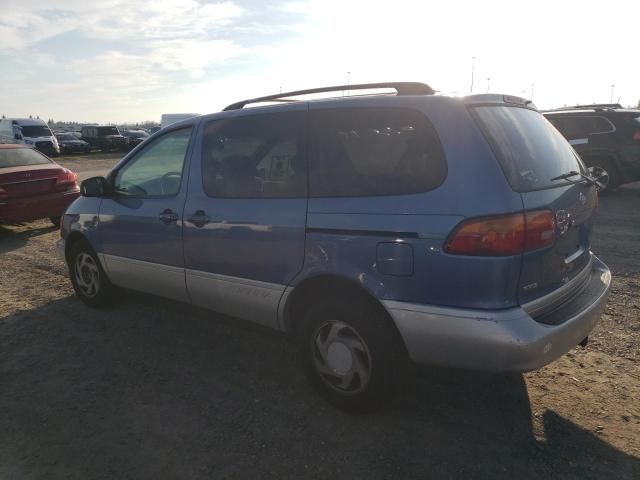 2000 Toyota Sienna LE