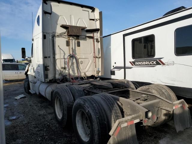 2013 Freightliner Cascadia Semi Truck