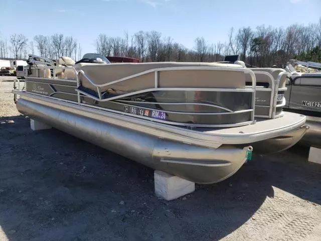 2017 Boat Pontoon