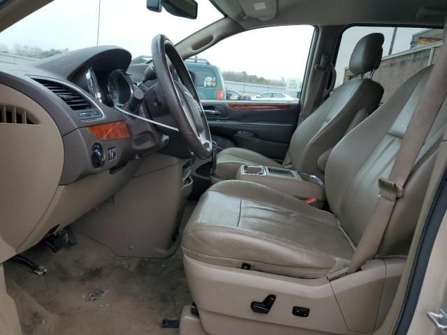 2016 Chrysler Town & Country Touring