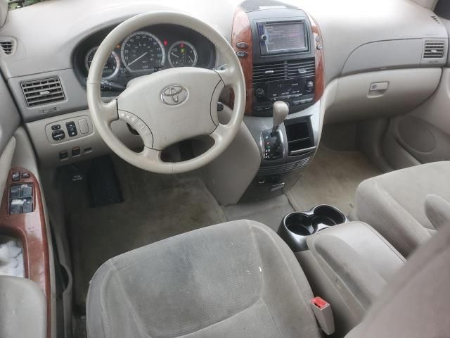 2004 Toyota Sienna XLE