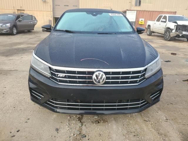 2019 Volkswagen Passat SE R-Line