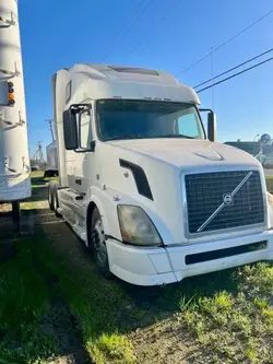 Salvage trucks for sale at Sacramento, CA auction: 2011 Volvo VN VNL