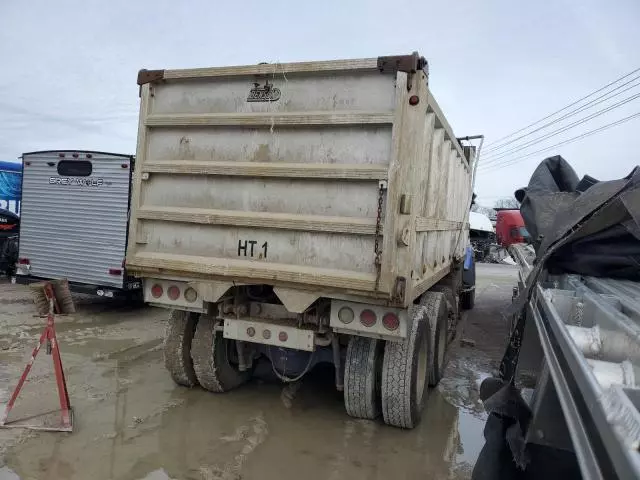 2003 Volvo VHD