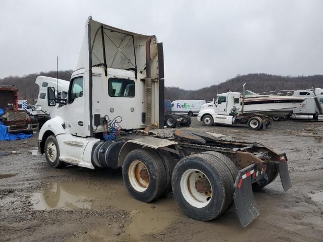 2015 Kenworth T680 Semi Truck