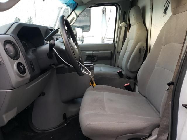 2017 Ford Econoline E450 Super Duty Cutaway Van