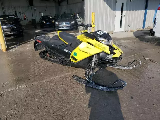 2021 Skidoo 2021 Skidoo Renegade