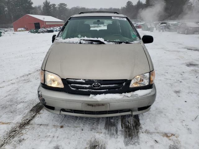 2003 Toyota Sienna LE