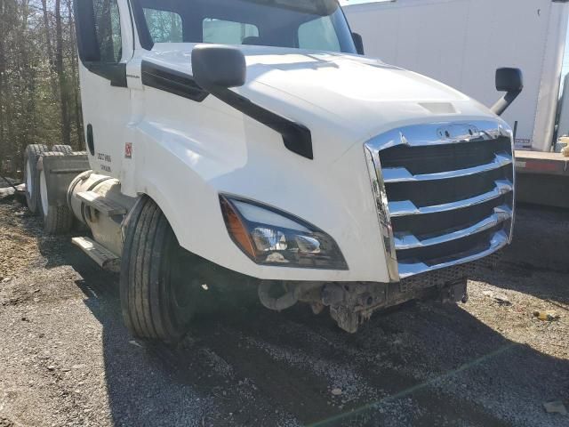 2019 Freightliner Cascadia 126 Semi Truck