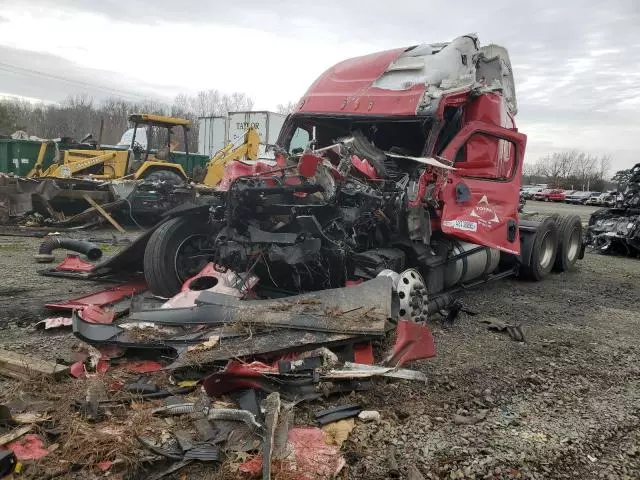 2025 Freightliner Cascadia 126