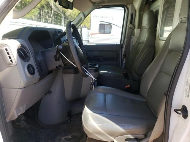 2017 Ford Econoline E350 Super Duty Cutaway Van