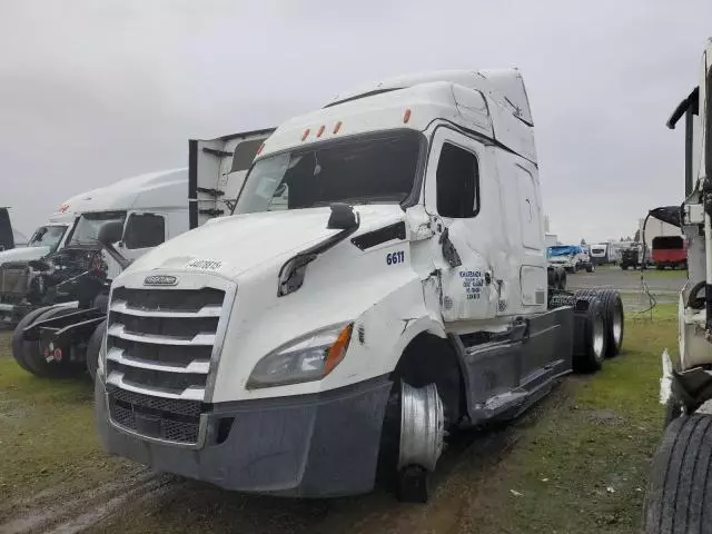 2019 Freightliner Cascadia 116